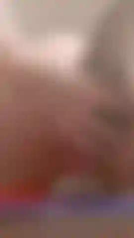 Cavalco il mio giocattolo preferito con la coda.