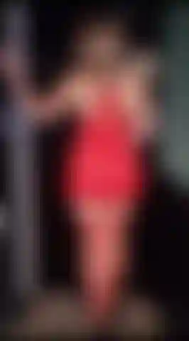 Mi sto togliendo il mio babydoll sexy.