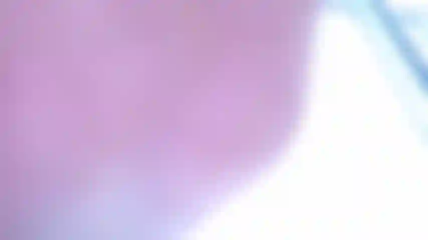 Una gigantessa: ti calpesto e ti schiaccio.