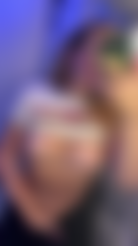 Che si comporta in modo malizioso nei bagni degli aerei.