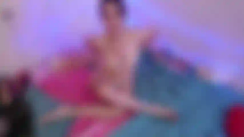 Mi fotto il culo, mi accarezzo e succhio il cazzo e vengo bene.