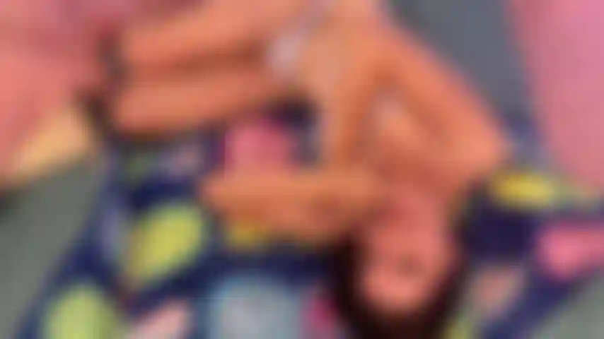 Mi succhio in profondità e vengo in faccia (angolo alto).