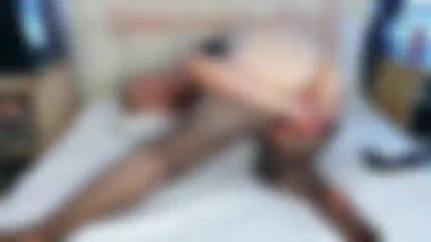 Gioco con il dildo 🥵 il mio video più esplicito di sempre, oltre 10 diverse scene di scopate con il dildo montate rapidamente in un'unica compilation. Guardami allargare la mia bella figa rosa bella e larga con il mio dildo da 7 pollici in ogni posizione che riesci ad immaginare. Include anche tacchi enormi, collant strappati, un primo piano dei piedi e orgasmi multipli. Dimmi qual è la tua parte preferita - la mia è quella con il reggiseno rosa dove le mie tette rimbalzano in cowgirl 🤭.