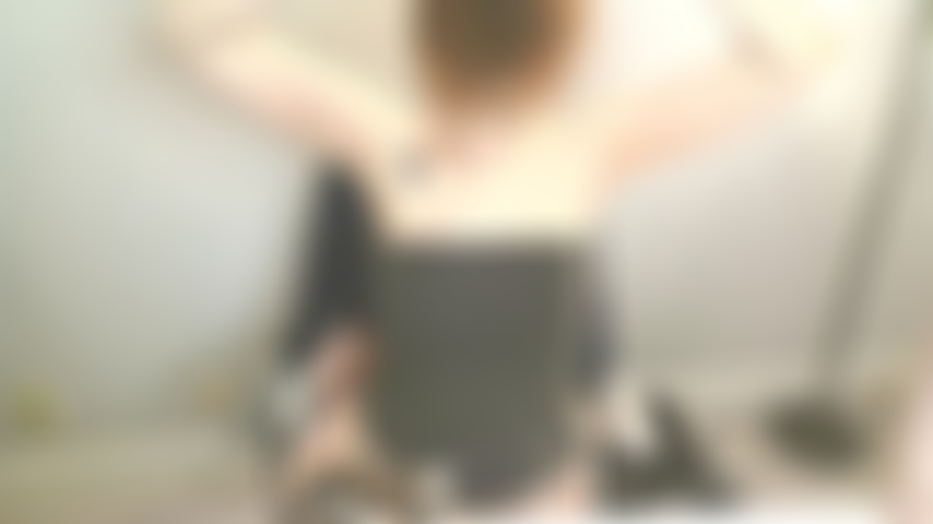 Per la prima volta senza occhiali e con un nuovo vibratore.