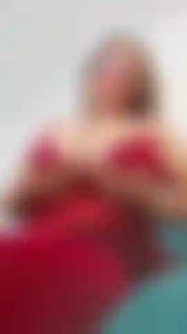 Gioco con le tette giganti.