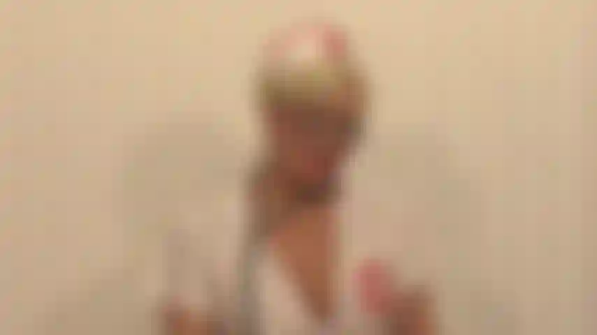 Dillo all'infermiera, è un momento con dd bianco che inizialmente stuzzica con lo spogliarello e il gioco con il dildo per aiutarti a sentirti meglio.