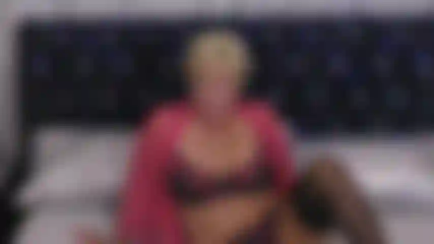 Che gioca con te - gioco con il tuo dildo bianco nella figa.