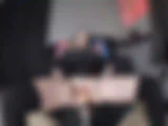 Scopa l'orgasmo della macchina con un dildo.