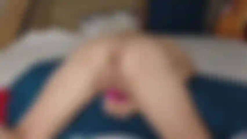 Sesso veloce: a pecorina con vibratore sul clitoride.