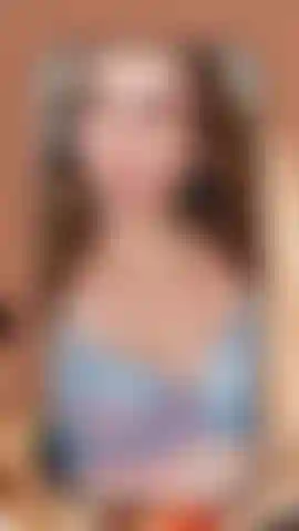 Grandi occhi azzurri e morbido pizzo blu… uno spogliarello lento e sensuale in lingerie. Scrivimi in dm, guarda i miei video e aggiungimi ai preferiti così non perderai mai i miei live.