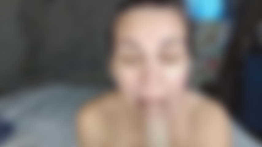 Moglie cornuta che fa pompini e leccate di figa con orgasmo.