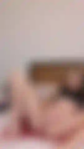 Mi sditalino e mi scopo la figa stretta.