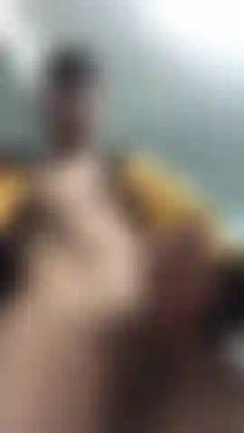 Mi masturbo per la mia vicina, che mi chiede video.