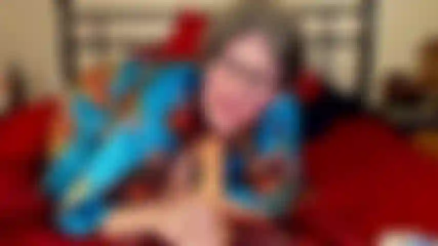 Sbavante pompino con gola profonda con stuzzicamento dei capezzoli, spagnola e diteggiatura della fica.