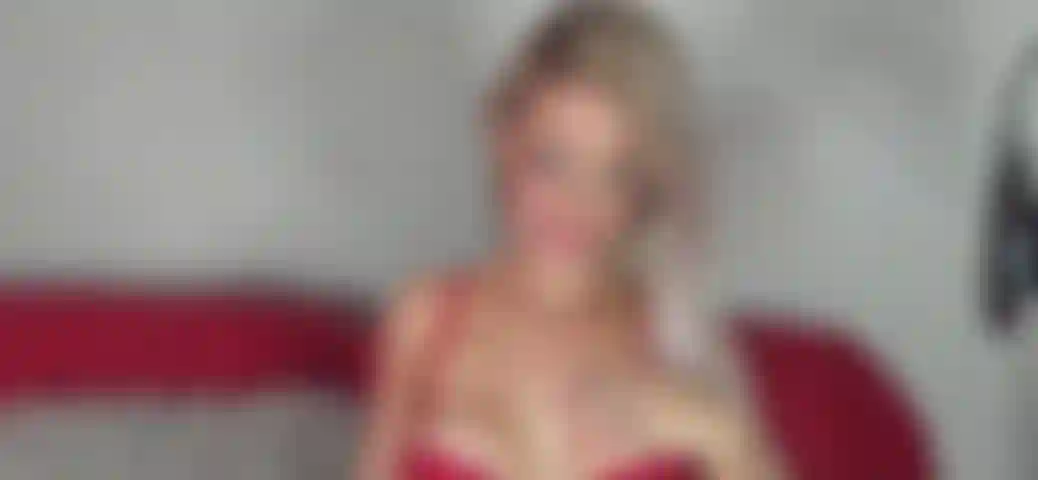 Mi scopo da dietro e vengo xxx mi avvicino alla mia figa stretta e bagnata mentre scopo e vengo xxx (g).