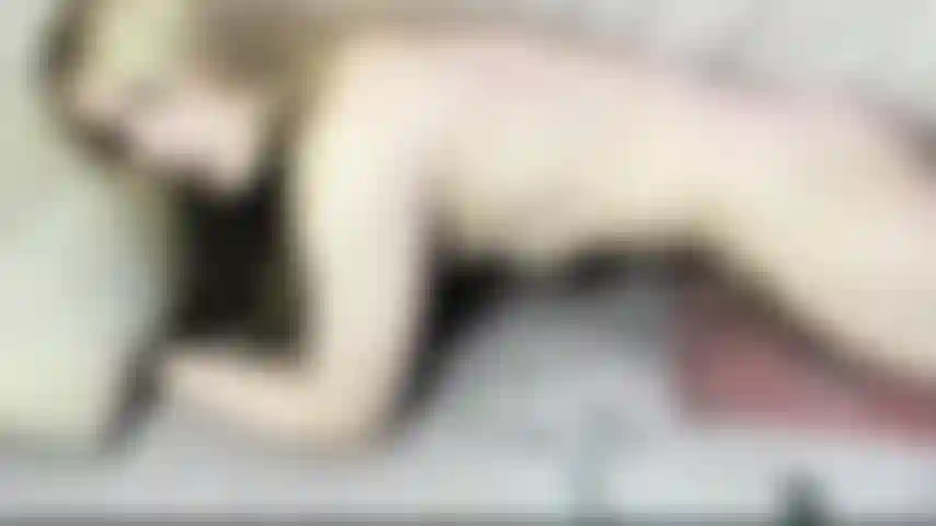 Ti fotto. Vieni dentro e poi di nuovo nella tua bocca.