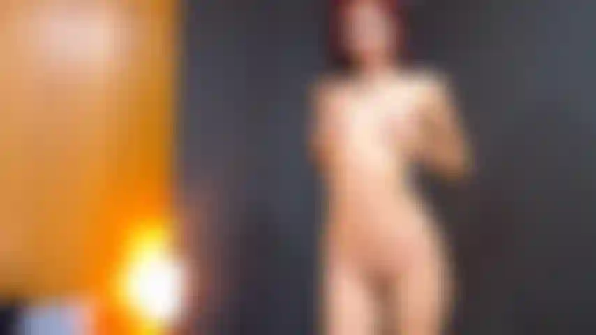 Metti olio nel mio corpo sexy + allargami il culo.