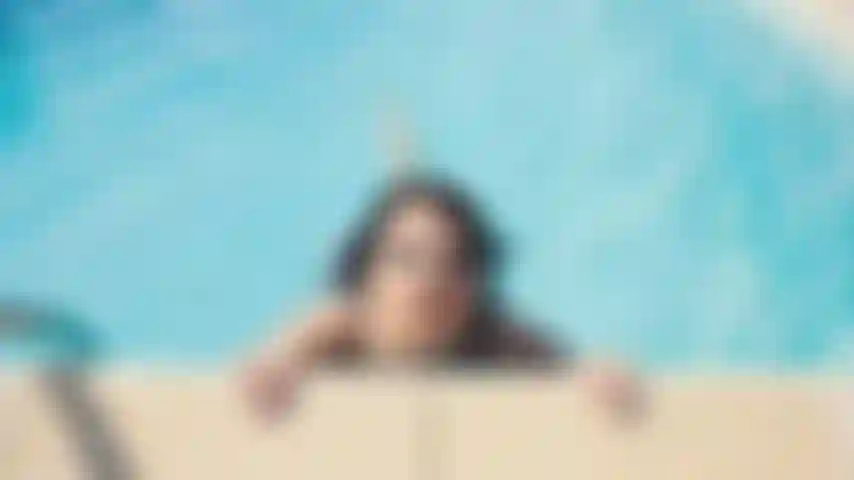 Acqua, piscina e tette :).