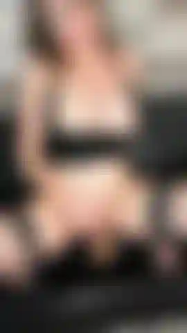 Anale con un dildo da 9 pollici e poi un cetriolo ancora più grande.