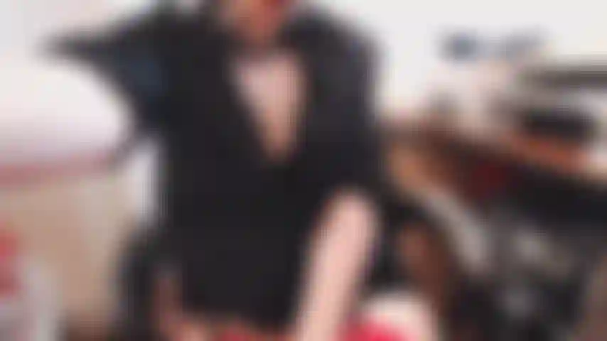 Segretaria che si masturba.