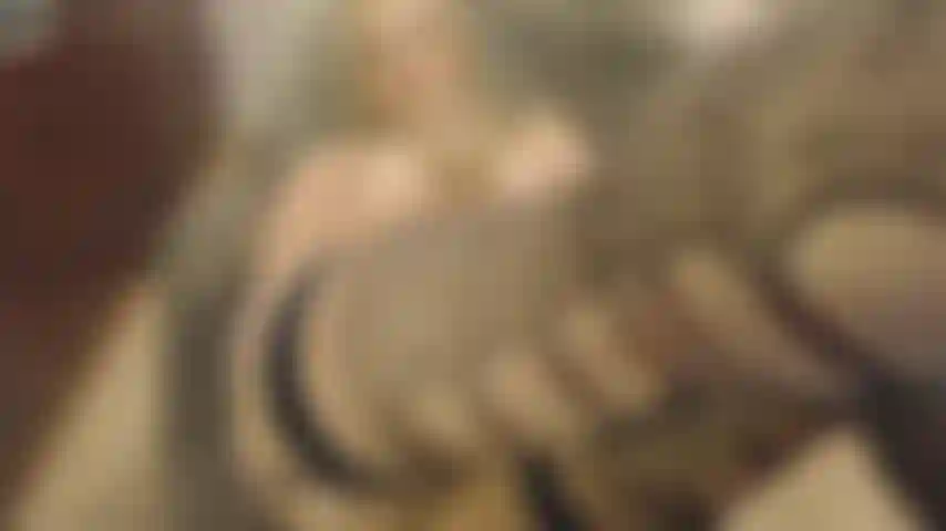 Gioco con la fica (dildo bianco).