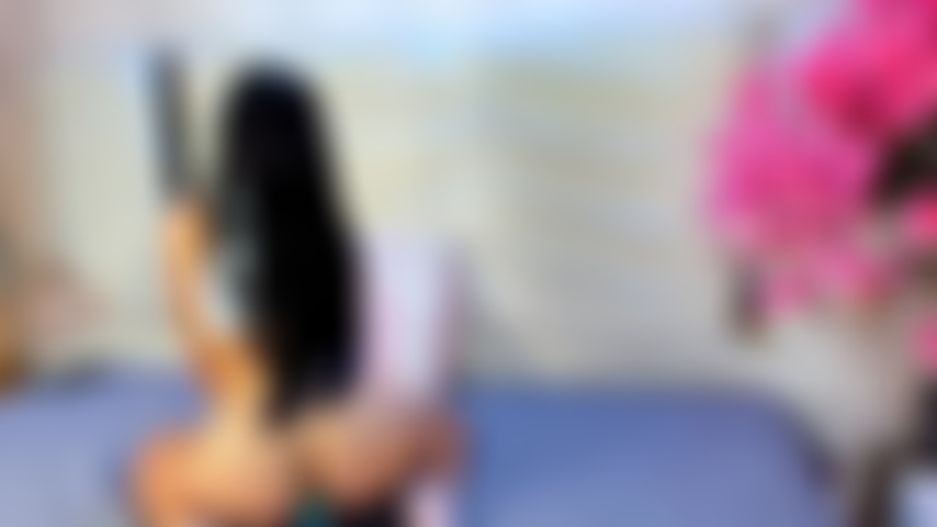 Vieni a scopare questa figa ardente.