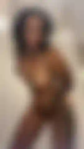 Nuovo video mentre si finge la figa nella doccia.