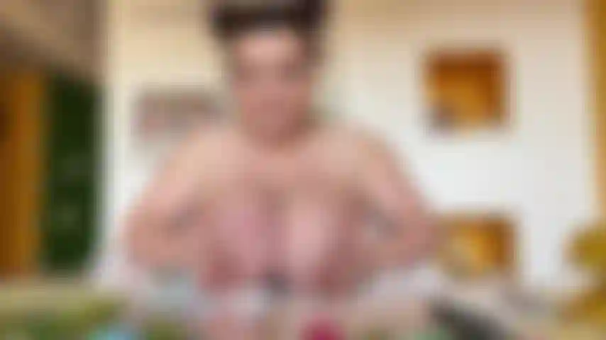 Schiacciando oggetti.