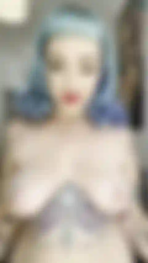 Ti stuzzico con i miei seni.