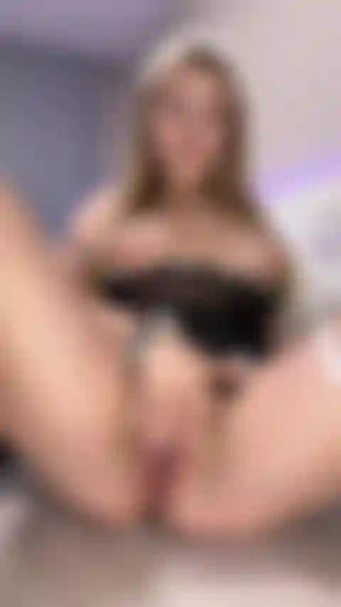 Voglio scoparmi la figa con un vibratore mmm.