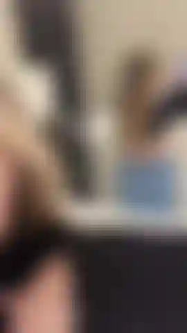 Togliti quelle mutandine e leccami i buchi!!!