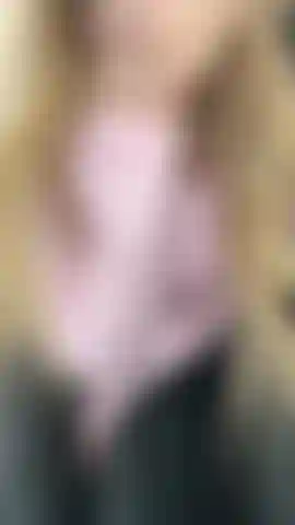 Nel camerino mi stuzzico uuuu.