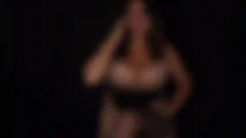 Un fratellastro che balla la seduzione o una scopata mentale.