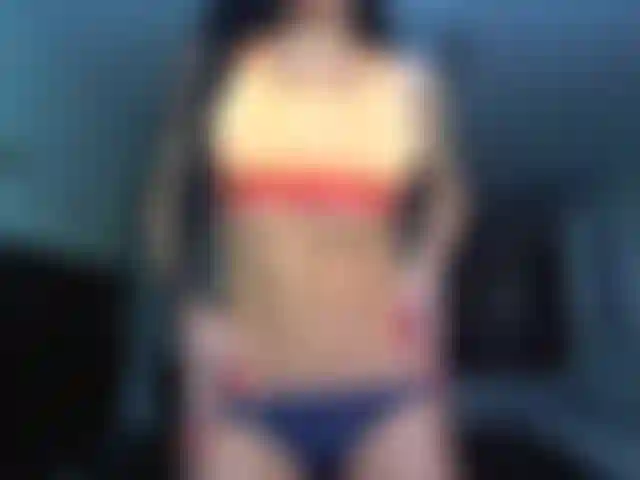 Muscular Women Showing Her Physique: Strength, Confidence and  Inspiration