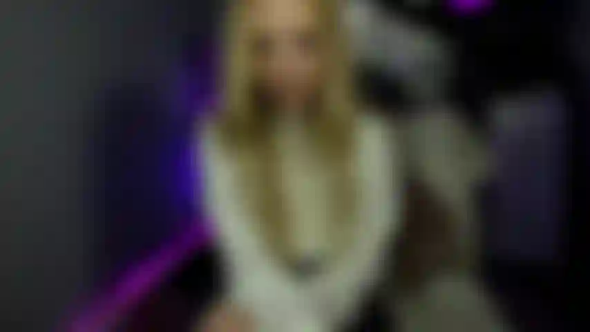 Compito da femminuccia di halloween troia.