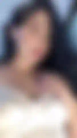 Vieni a vedere la mia figa risplendere.