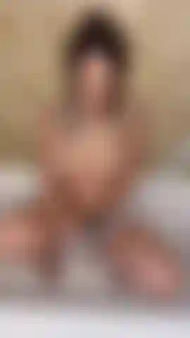 Mi faccio venire con il soffione della doccia.