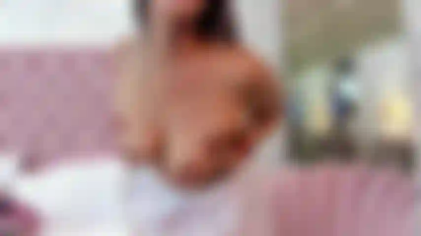 La mia figa è così bagnata, guardami mentre me la tocco per te.