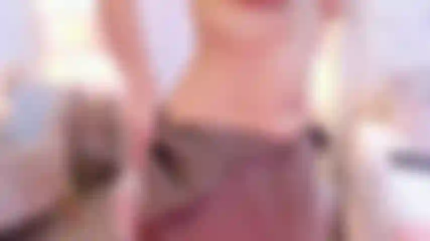Faccio rimbalzare il mio culo con il mio nuovo giocattolo.
