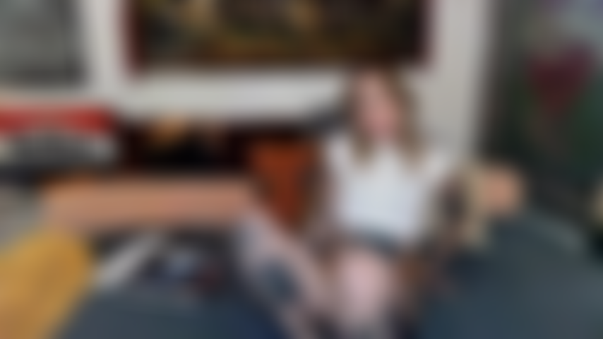 Mi masturbo e vengo in una sessione webcam.