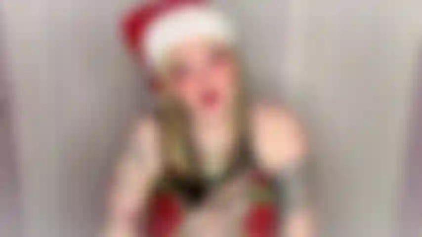 Segnala il bukkake dell'elfo del centro commerciale gay che sei al centro commerciale per uno shopping natalizio dell'ultimo minuto. Il babbo natale del centro commerciale è lì, con uno staff di elfi molto appassionati che lo aiutano. Vai in bagno e un elfo ti segue dentro. Poi di più. E altro ancora. E altro ancora.