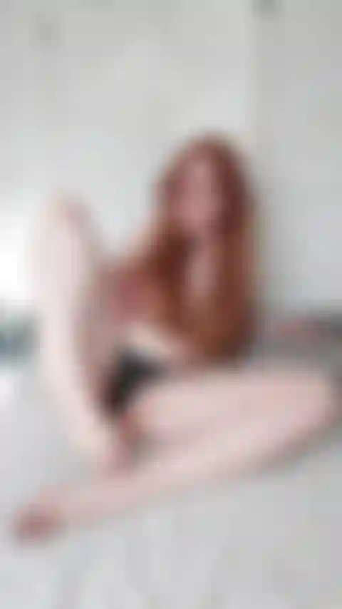 I piedi e la figa giocano.