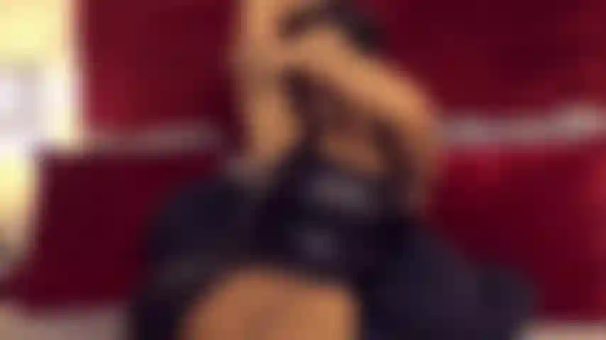 Che ti fa leccare le mie gustose ascelle, per poi inchiodarti con il mio strap-on.