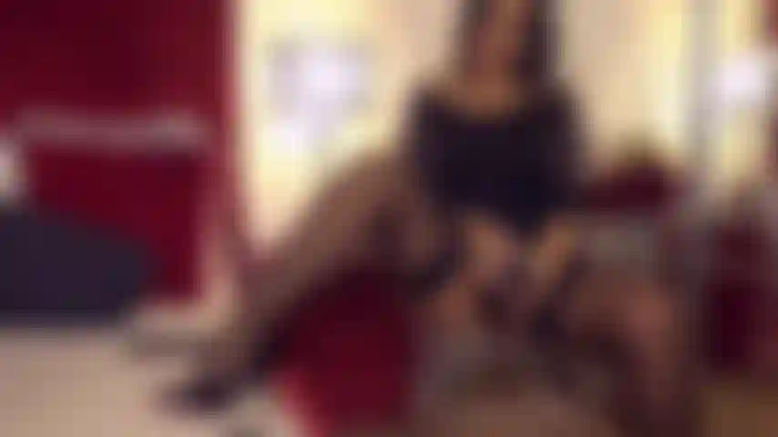 Che ti fotte la gola e il culo finché non esplodi come un ragazzo sporco.