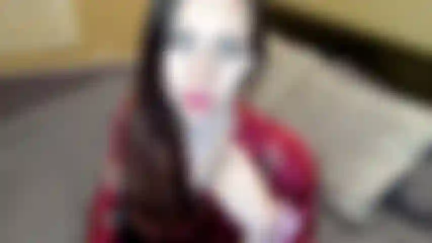 Il mio primo video con un dildo: fammi venire sul tuo cazzo.