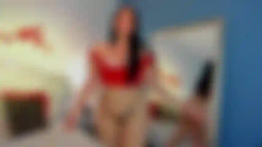 La latina culona eli brown cavalca un grosso cazzo fino a venire !!!