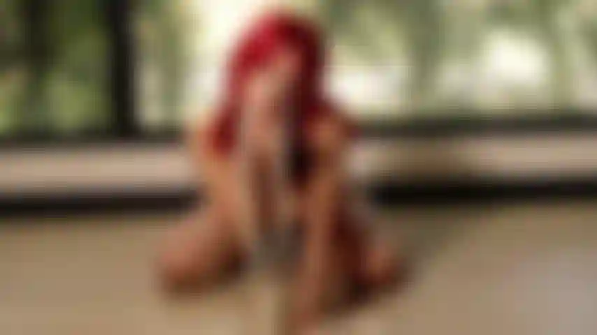 Senti la corda stringersi sulla mia pelle nuda, tracciare le mie curve mentre mi leghi senza pietà... Immagina il mio corpo che trema di puro piacere.