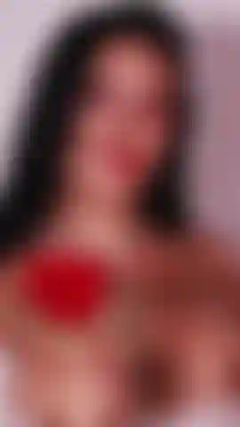 Con tette grandi e luminose.