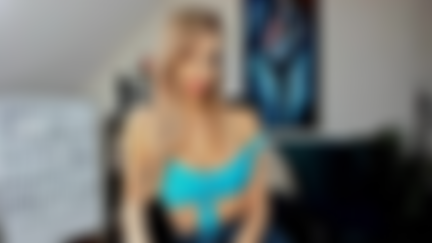 Custom for Ray! Naughty schoolgirl is about to get expelled for inappropriate behaviour at the class. Find out what she does ;)