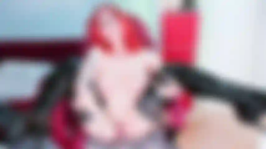 Squirt multipli... Completamente nuda, solo stivali lucidi sopra il ginocchio...